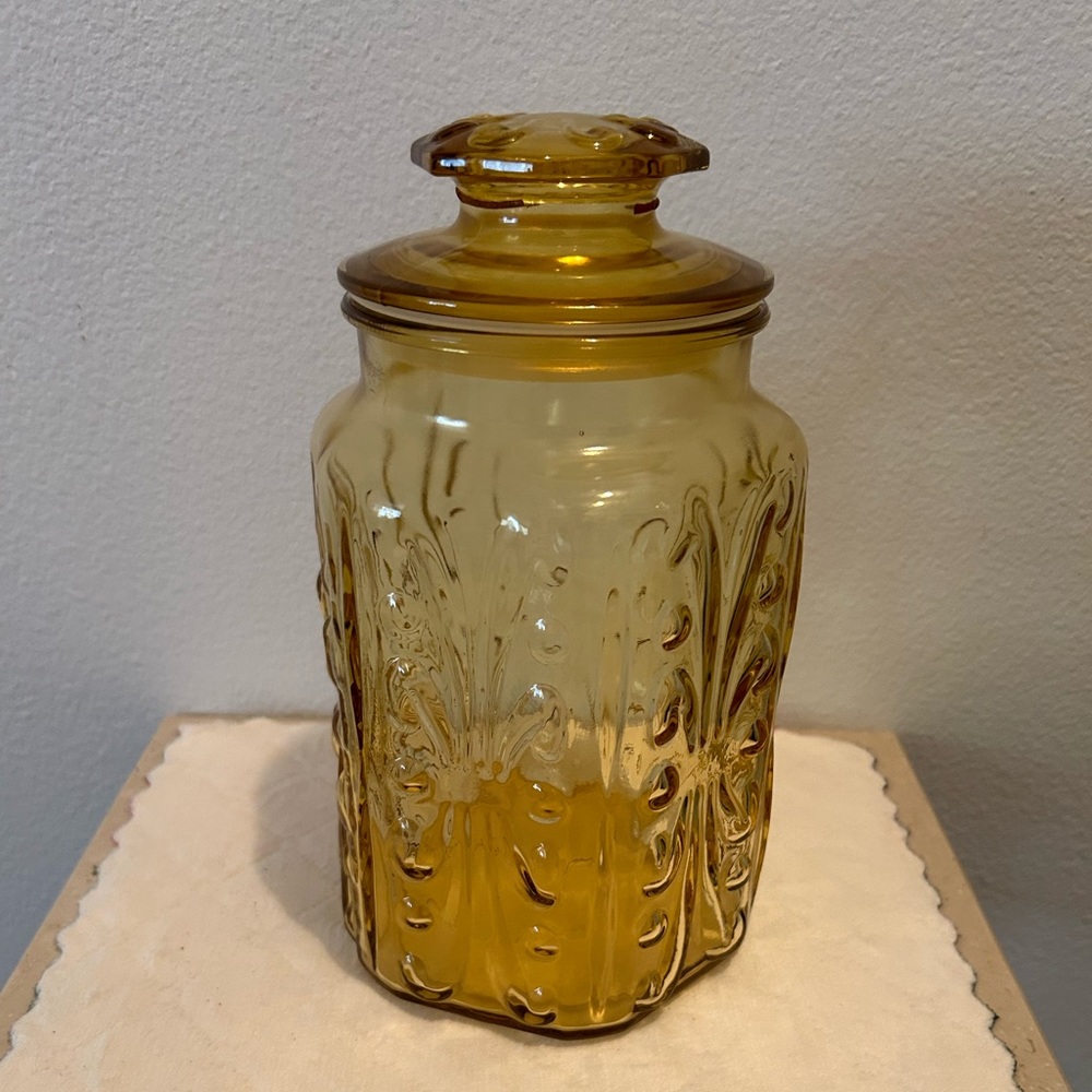Vintage Atterbury Scoll 9” Canister jar with top circa 1960